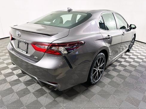 Used 2023 Toyota Camry SE FWD image 3