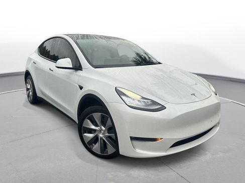 Used 2023 Tesla Model Y Long Range AWD/4WD image 4