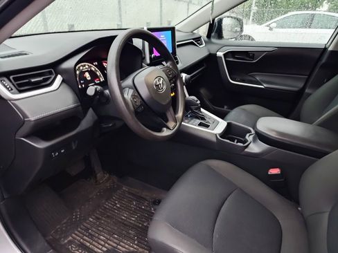 Used 2023 Toyota RAV4 LE AWD/4WD image 7