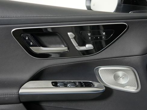 Used 2025 Mercedes-Benz GLC 300 4MATIC image 27