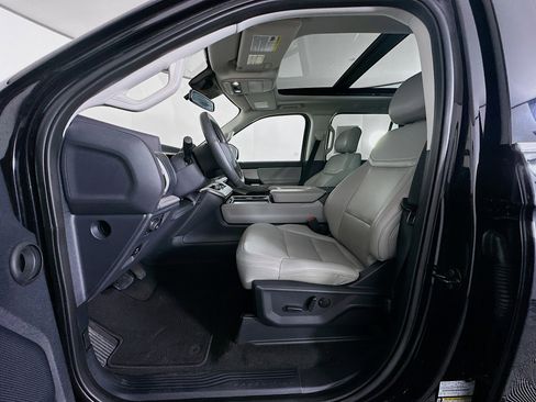 Used 2025 Ford Expedition Active AWD/4WD image 13
