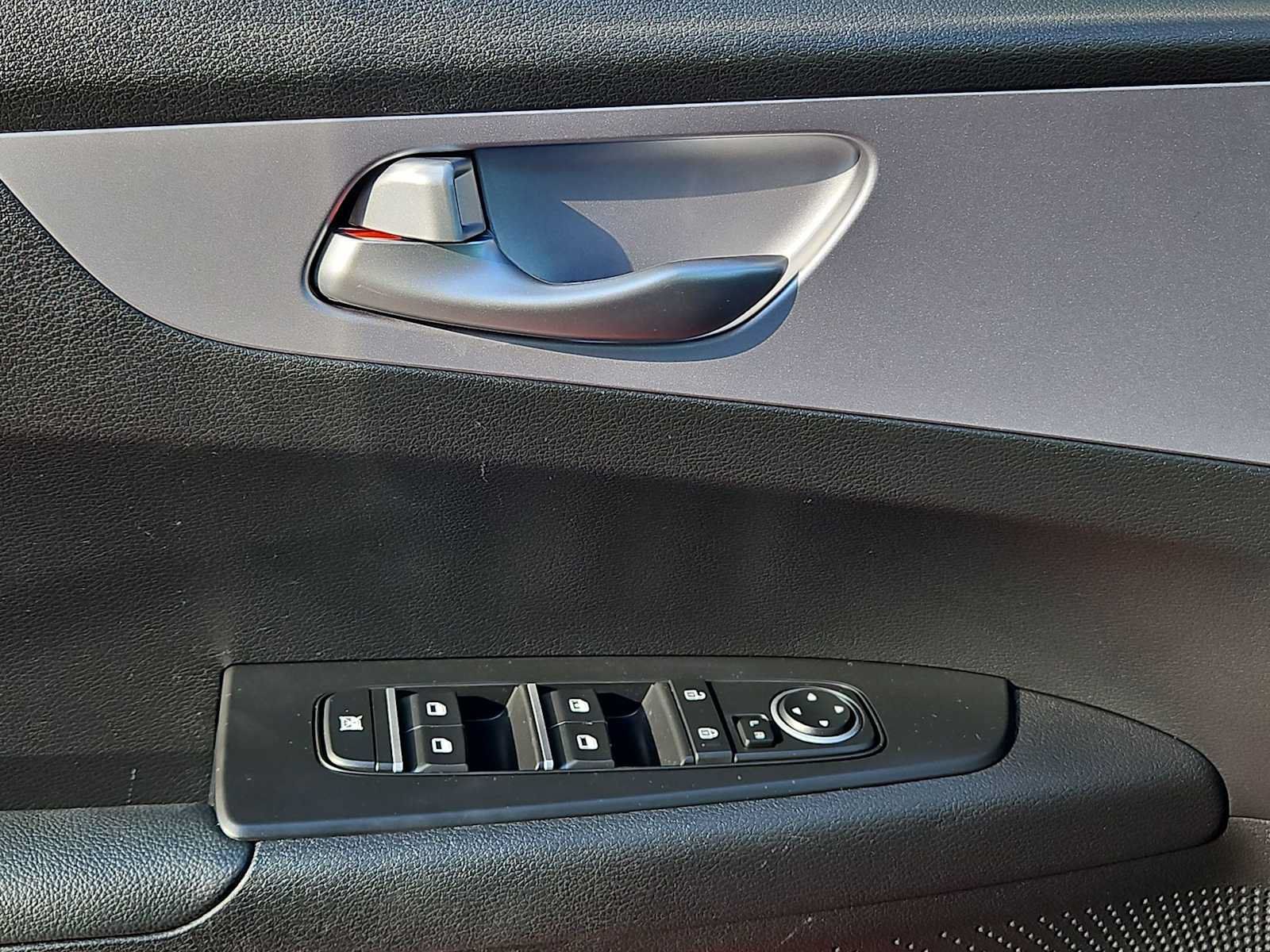 Used 2024 Kia Forte LXS FWD image 23