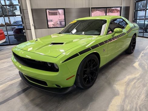 Used 2015 Dodge Challenger R/T Scat Pack w/ Scat Pack Appearance Package image 4
