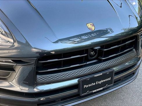 Certified 2025 Porsche Macan AWD/4WD image 32