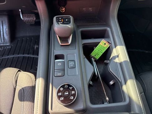 Used 2024 Nissan Pathfinder S image 19