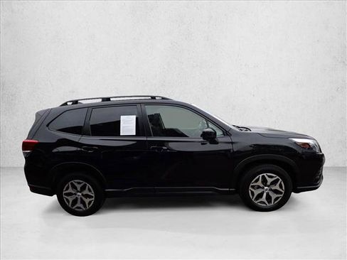 Used 2024 Subaru Forester Premium image 5