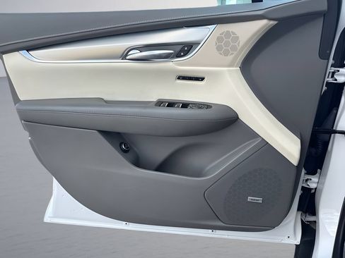 Used 2018 Cadillac XT5 Premium Luxury FWD image 28