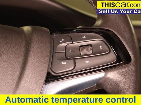 Used 2023 Buick Enclave Essence image 15