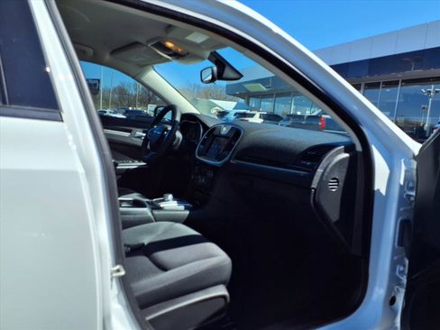 Used 2023 Chrysler 300 Touring w/ Sport Appearance Package image 24