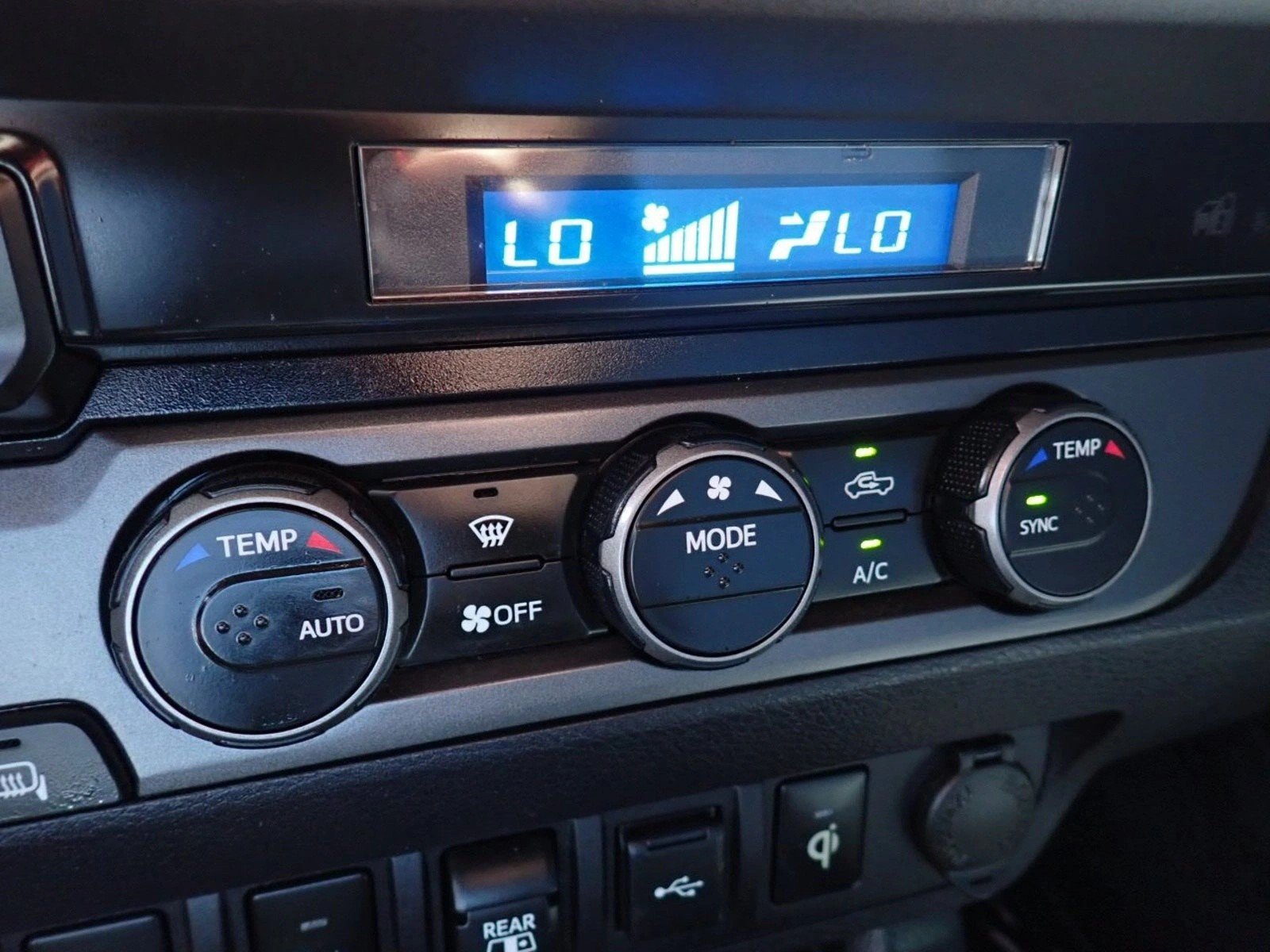 Used 2021 Toyota Tacoma TRD Off-Road w/ Technology Package AWD/4WD image 22