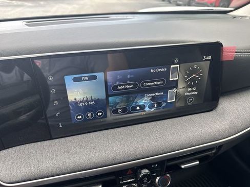 Used 2025 Nissan Kicks SV image 19