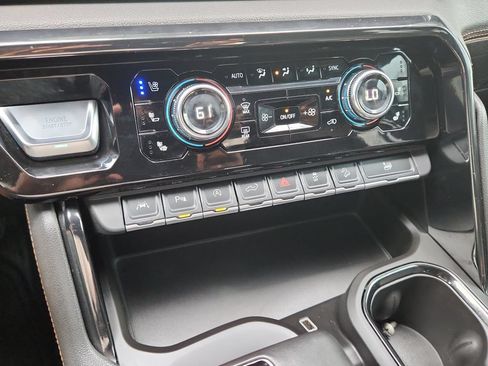 Used 2022 GMC Sierra 1500 AT4 w/ Technology Package AWD/4WD image 27