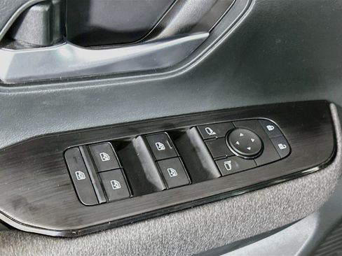 Used 2025 Nissan Kicks SV AWD/4WD image 15