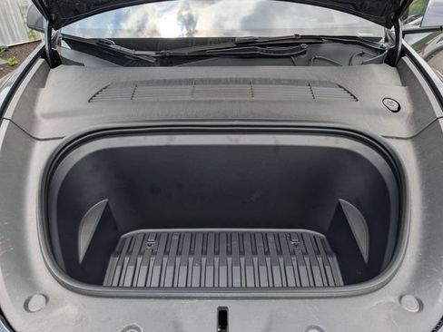 Used 2024 Tesla Model Y Long Range AWD/4WD image 10