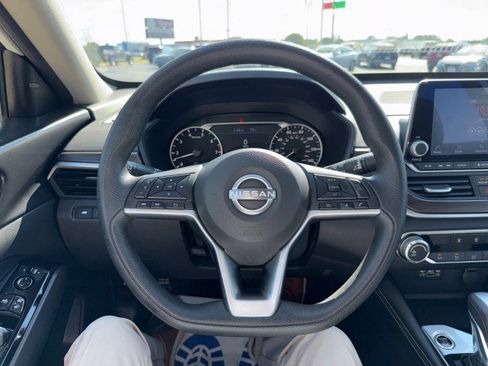 Used 2023 Nissan Altima 2.5 SV FWD image 17