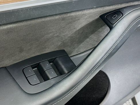 Used 2022 Tesla Model Y Long Range AWD/4WD image 15