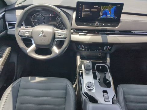 Used 2025 Mitsubishi Outlander SE FWD image 16