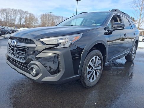 Certified 2025 Subaru Outback Premium image 3