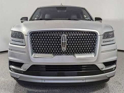 Used 2019 Lincoln Navigator Reserve image 14