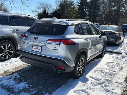 Certified 2024 Toyota Corolla Cross SE image 3