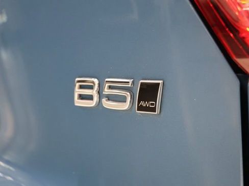 Used 2025 Volvo XC40 B5 Plus image 11