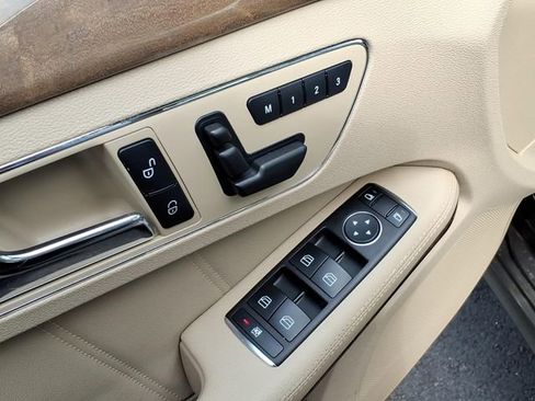 Used 2011 Mercedes-Benz E 350 4MATIC Sedan image 15