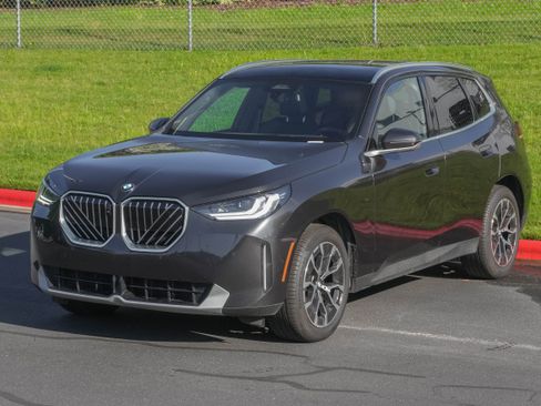 Used 2025 BMW X3 xDrive30i AWD/4WD image 5