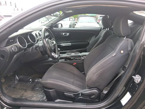 Used 2018 Ford Mustang Coupe RWD image 8