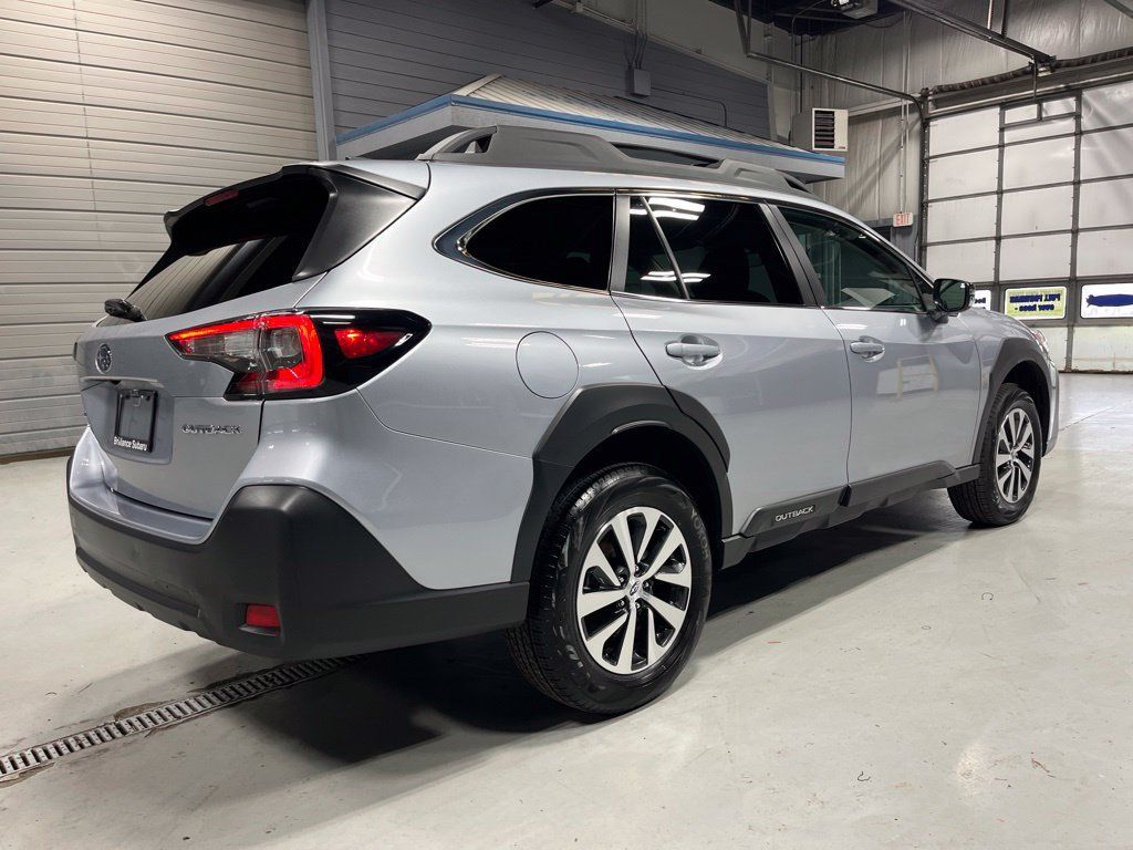 Certified 2025 Subaru Outback Premium AWD/4WD image 9