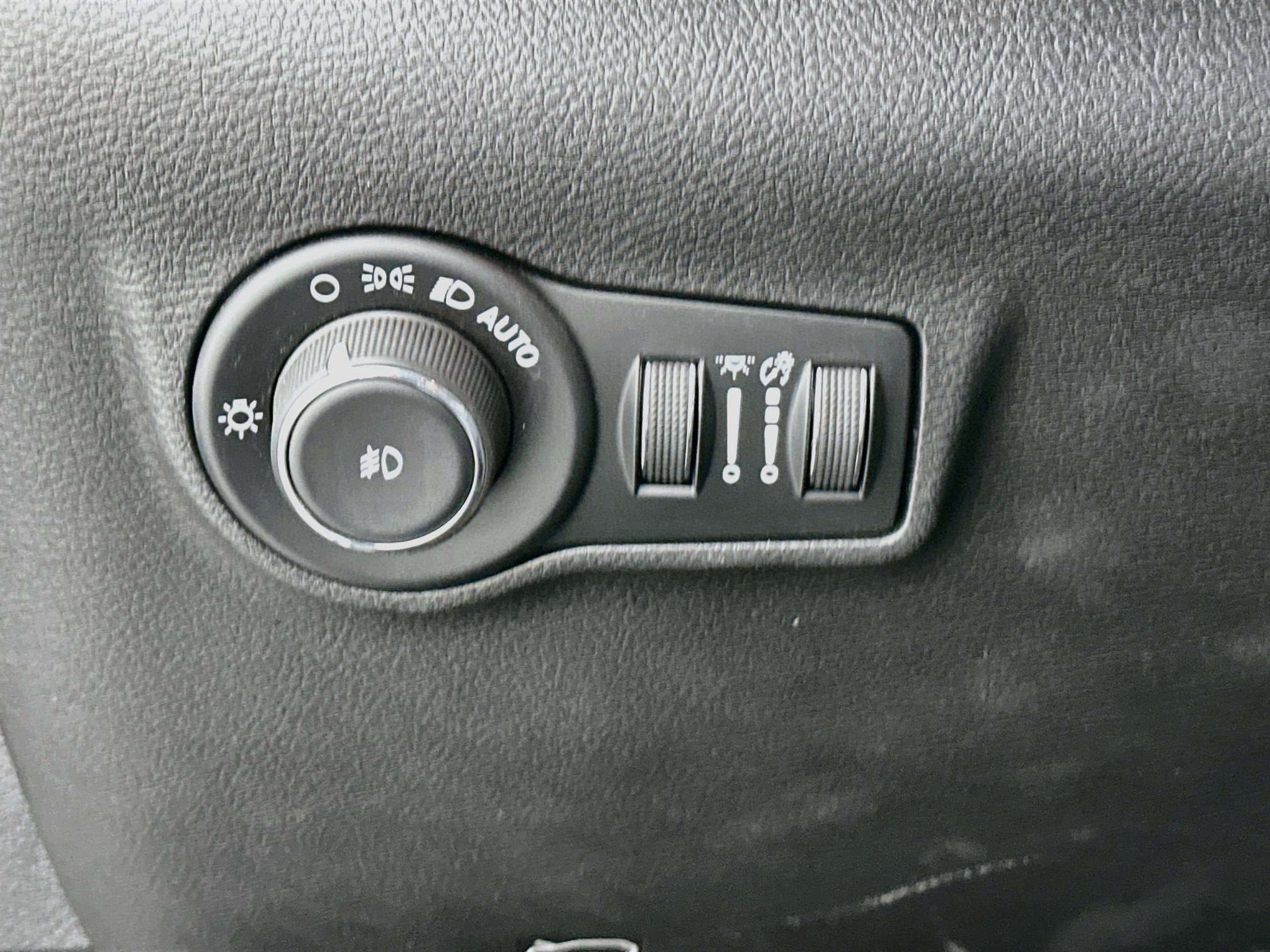 Used 2025 Jeep Compass Limited AWD/4WD image 17