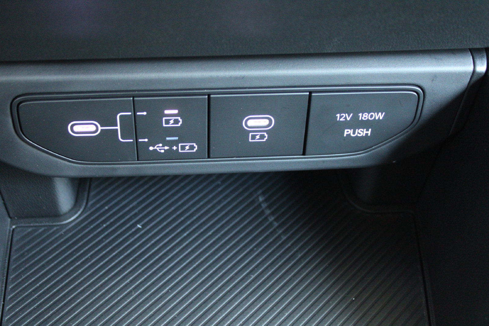 New 2026 Kia K4 FWD image 32