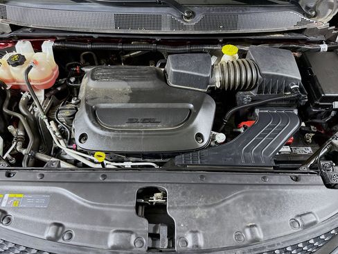 Used 2023 Chrysler Voyager LX image 39