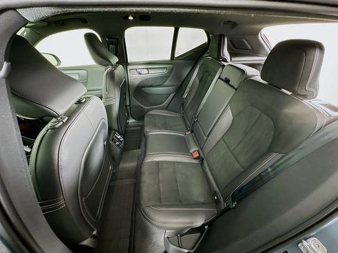 Used 2021 Volvo XC40 P8 Recharge w/ Advanced Package image 28