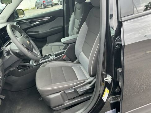 Used 2025 Chevrolet TrailBlazer LT AWD/4WD image 10