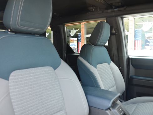 Used 2023 Ford Bronco Outer Banks w/ Sasquatch Package AWD/4WD image 33