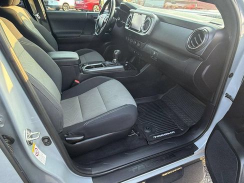 Used 2020 Toyota Tacoma TRD Sport AWD/4WD image 18