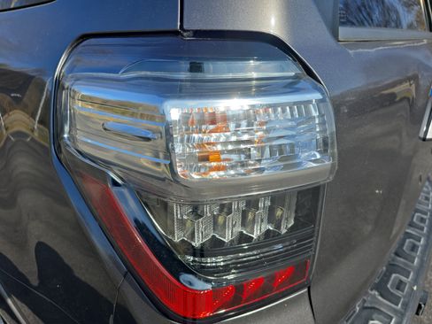 Used 2015 Toyota 4Runner SR5 image 31