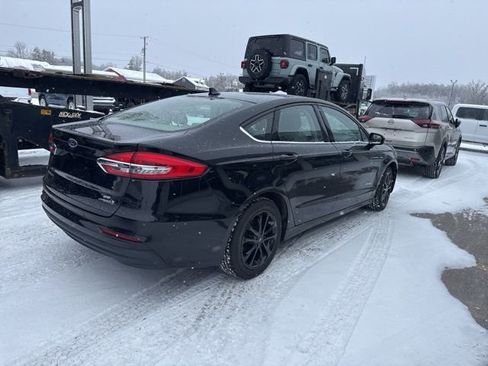 Used 2019 Ford Fusion SE image 4