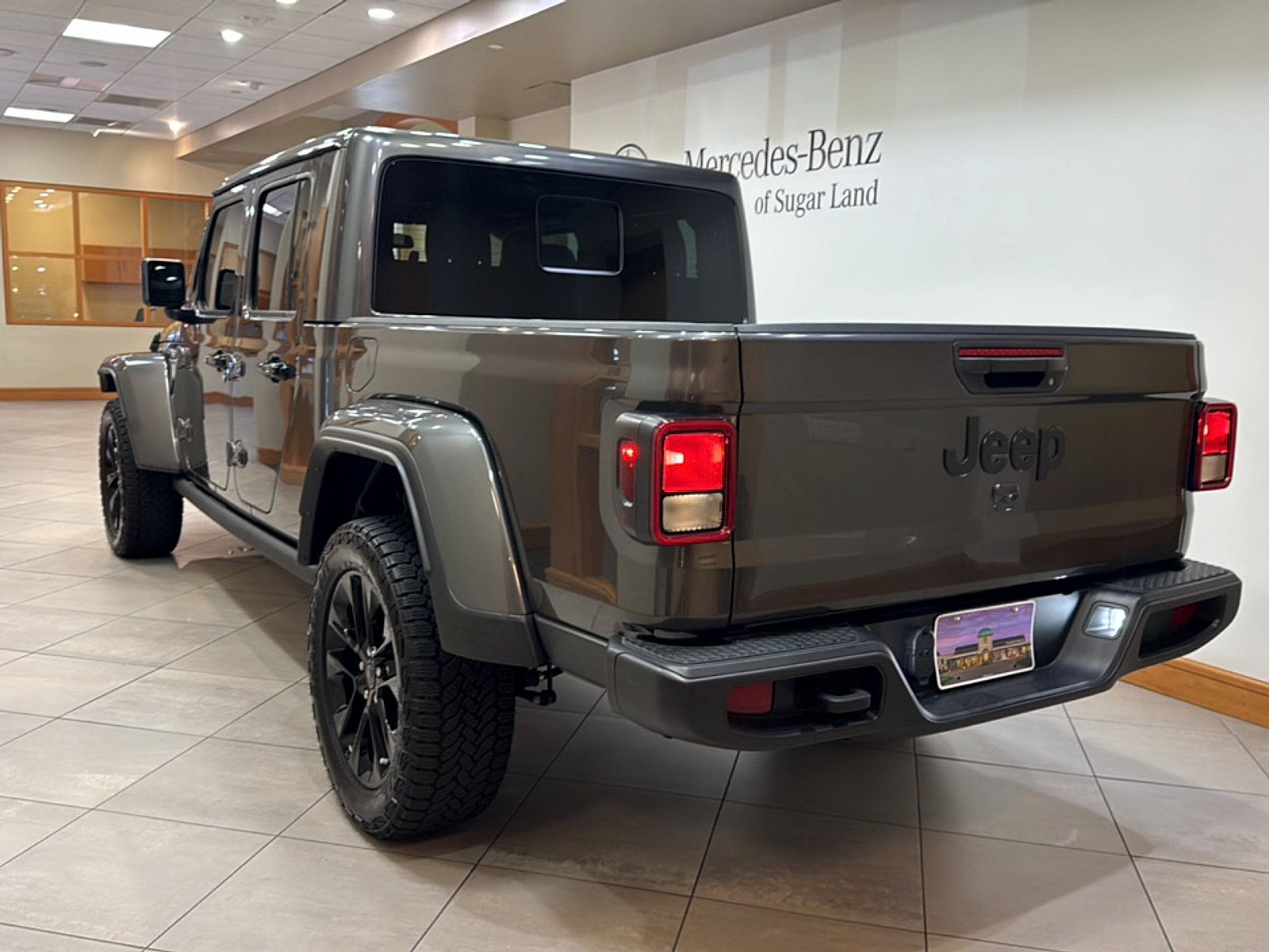 Used 2025 Jeep Gladiator Sport AWD/4WD image 4