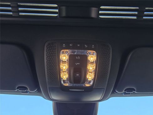 Used 2021 Mercedes-Benz GLS 450 4MATIC image 27