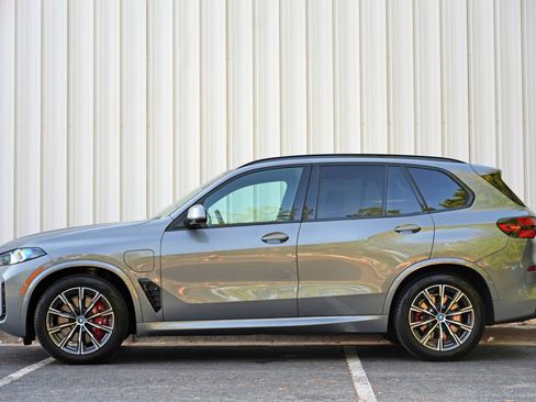 Used 2024 BMW X5 xDrive50e w/ M Sport Package AWD/4WD image 9