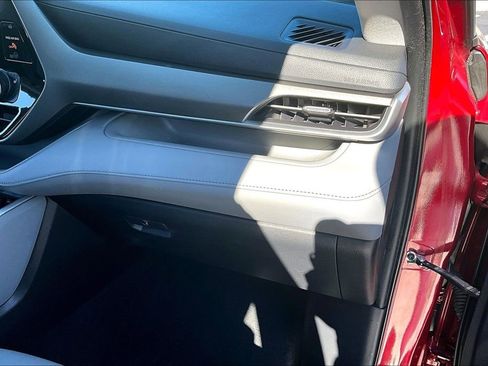 Used 2021 Toyota Highlander XLE image 26