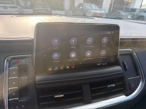 Used 2021 Chevrolet Suburban Z71 w/ Z71 Signature Package AWD/4WD image 3