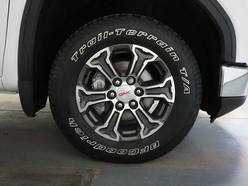 Used 2022 GMC Sierra 1500 SLT image 11