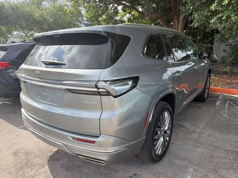 Used 2026 Buick Enclave Avenir FWD image 10