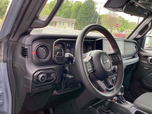 Used 2024 Jeep Wrangler Unlimited Rubicon image 9