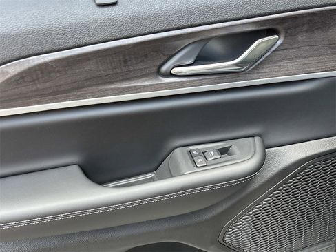 New 2025 Jeep Grand Cherokee Limited w/ Luxury Tech Group II image 32