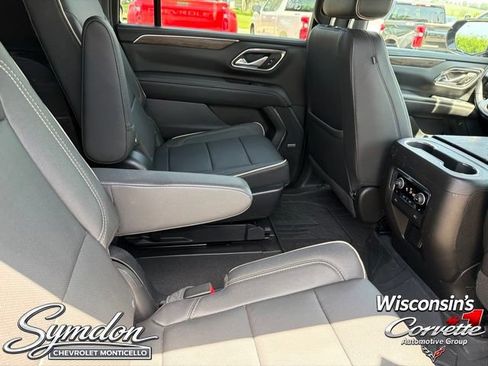 Used 2023 Chevrolet Suburban Premier AWD/4WD image 25