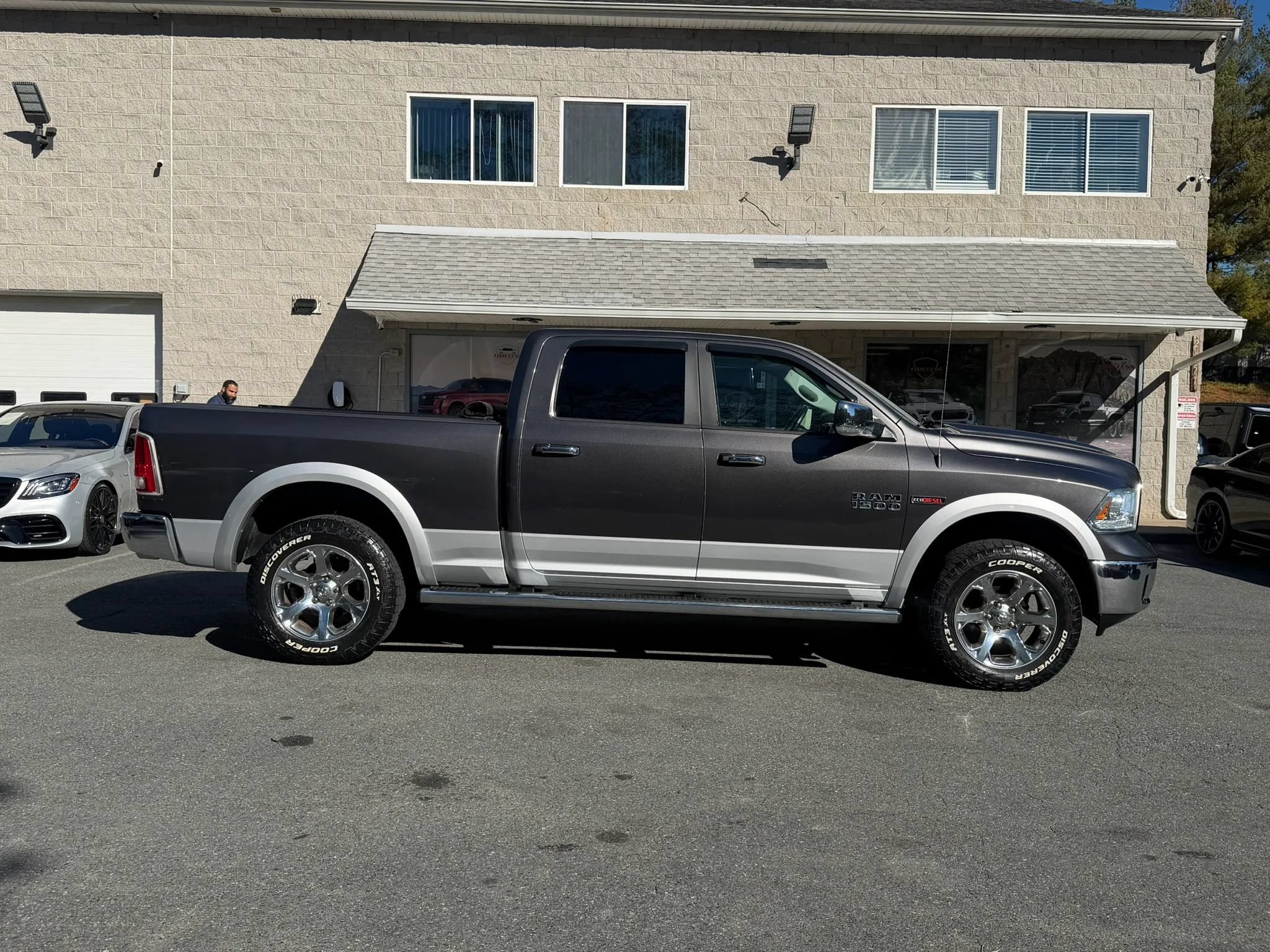 Used 2016 RAM 1500 Laramie w/ Convenience Group AWD/4WD image 8