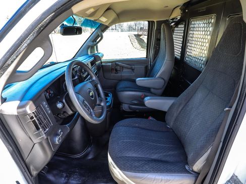 Used 2020 Chevrolet Express 2500 w/ Driver Convenience Package image 27